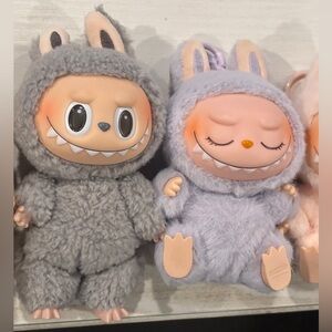 Pop Mart Set of 2- Macaron Sesame Bean Labubu and Zizi Have a Seat Labubu